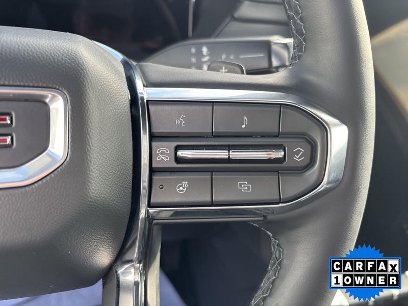 Used 2025 GMC Acadia FWD ElevationImage 32