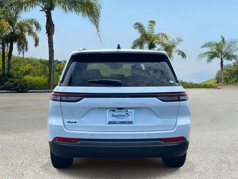 New 2026 Jeep Grand Cherokee Laredo Altitude 4x4
