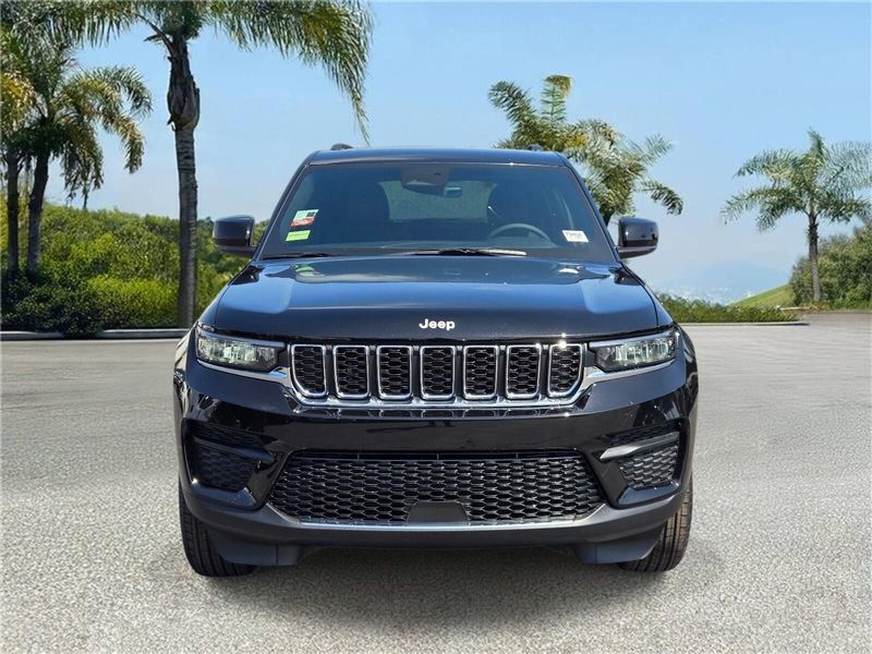 New 2026 Jeep Grand Cherokee Laredo 4x2