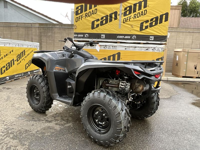 2025 Can-Am Outlander Image 5