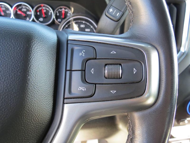 Used 2022 Chevrolet Silverado 2500HD LT 4x4 4dr Crew Cab SBImage 18