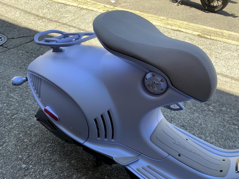 2025 Vespa 946 SNAKE 