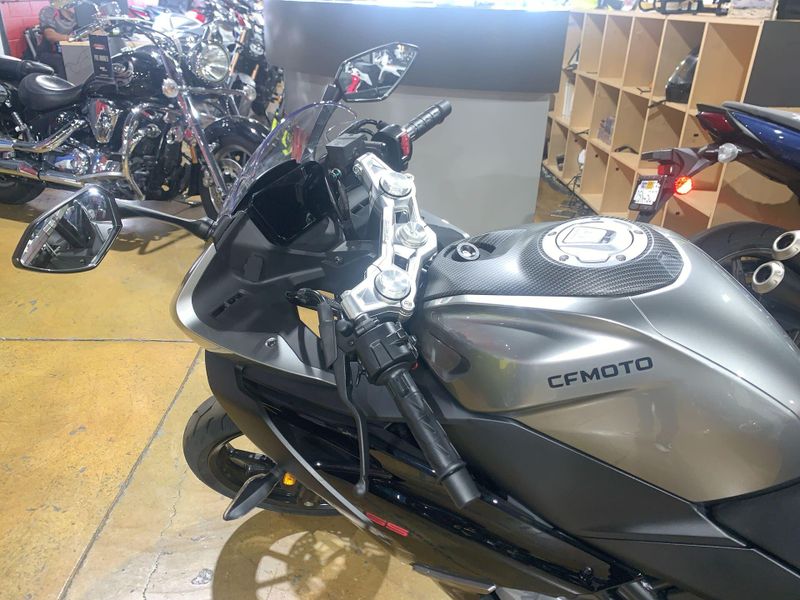 New 2025 CFMOTO 300SS Image 13