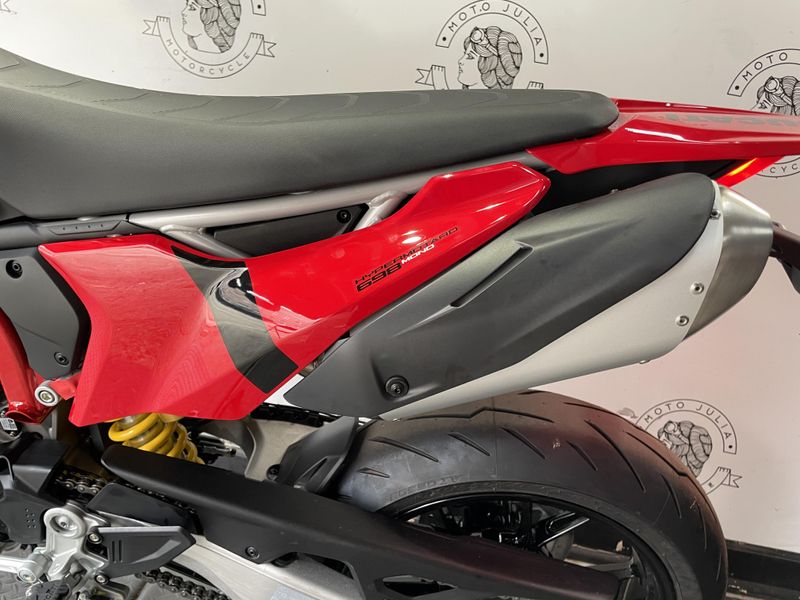 2025 Ducati HYPERMOTARD 698