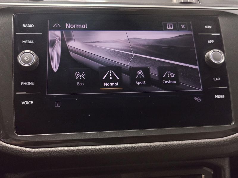 Used 2019 Volkswagen Tiguan SEL AWD w/Sunroof/NavImage 27