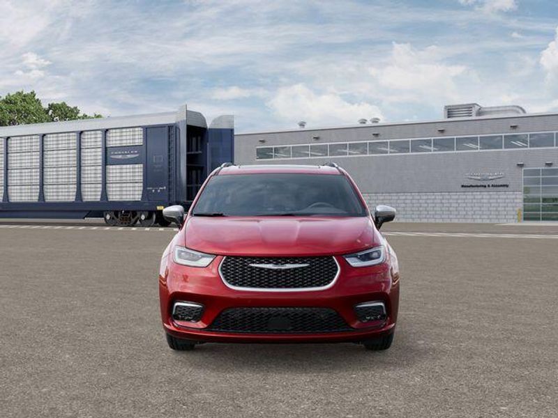 New 2026 Chrysler Pacifica Pinnacle AwdImage 6