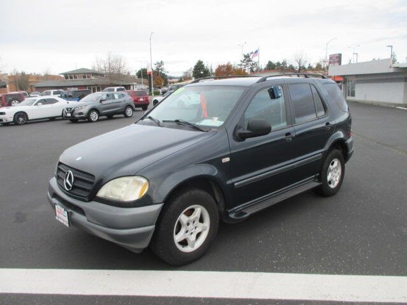 1999 Mercedes-Benz ML 320 Image 2