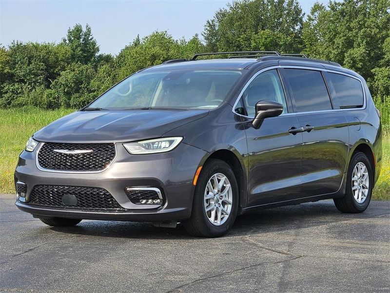 2022 Chrysler Pacifica Touring LImage 3