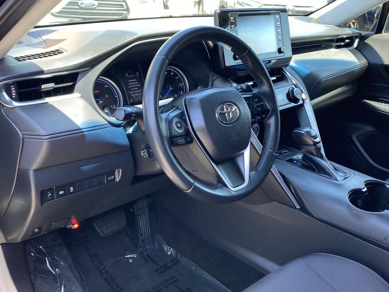 Used 2021 Toyota Venza LEImage 15