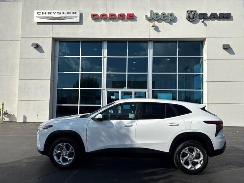2024 Chevrolet Trax LS photo 3