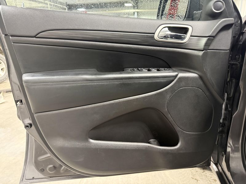 Used 2021 Jeep Grand Cherokee Laredo XImage 20