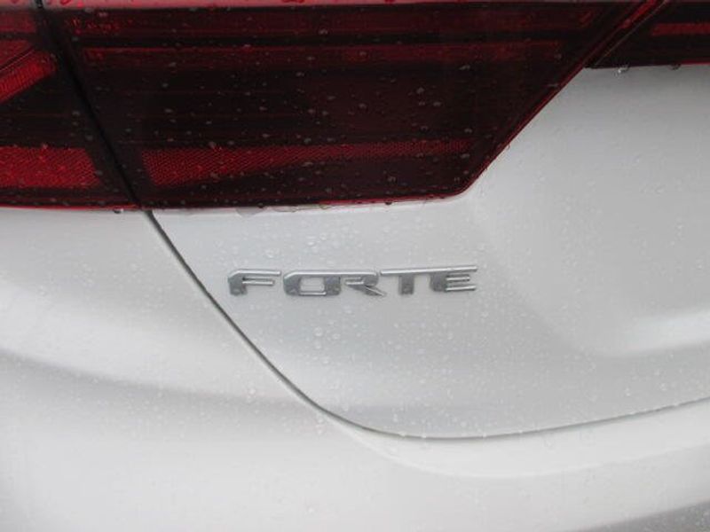 Used 2024 Kia Forte LXSImage 9
