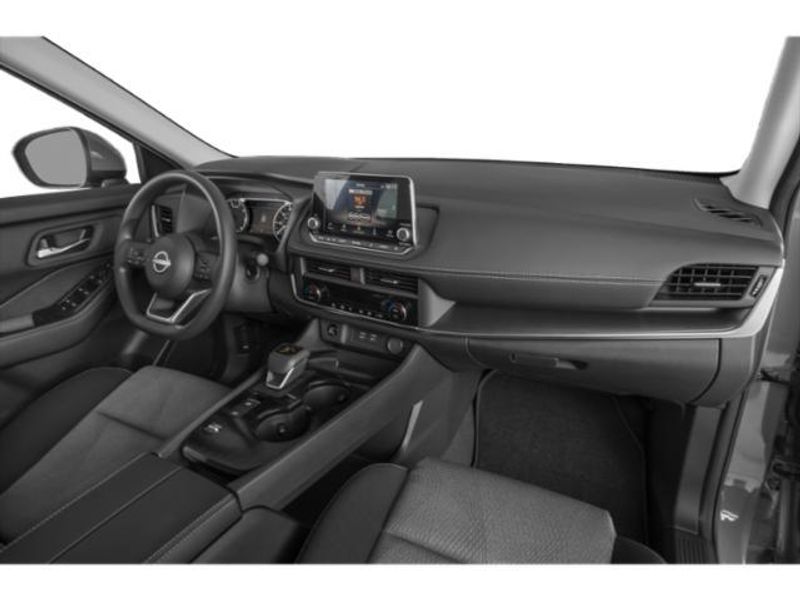 2025 Nissan Rogue SV photo 14