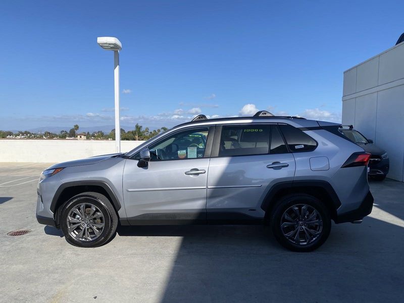 2024 Toyota RAV4 XLE PremiumImage 6