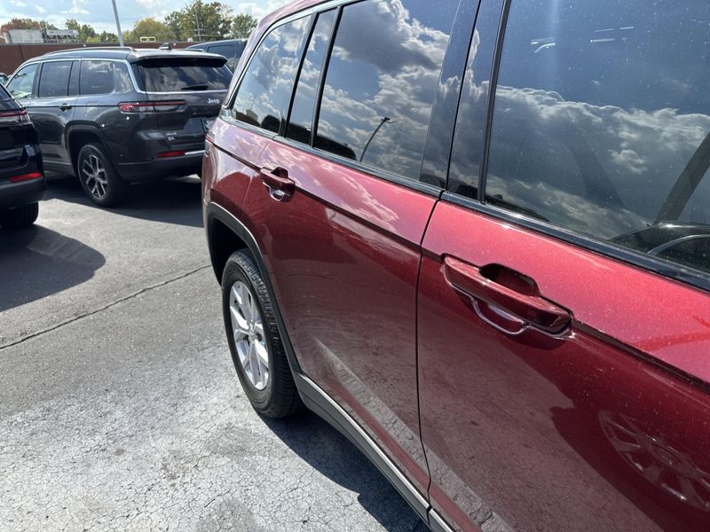 Used 2023 Jeep Grand Cherokee LimitedImage 5