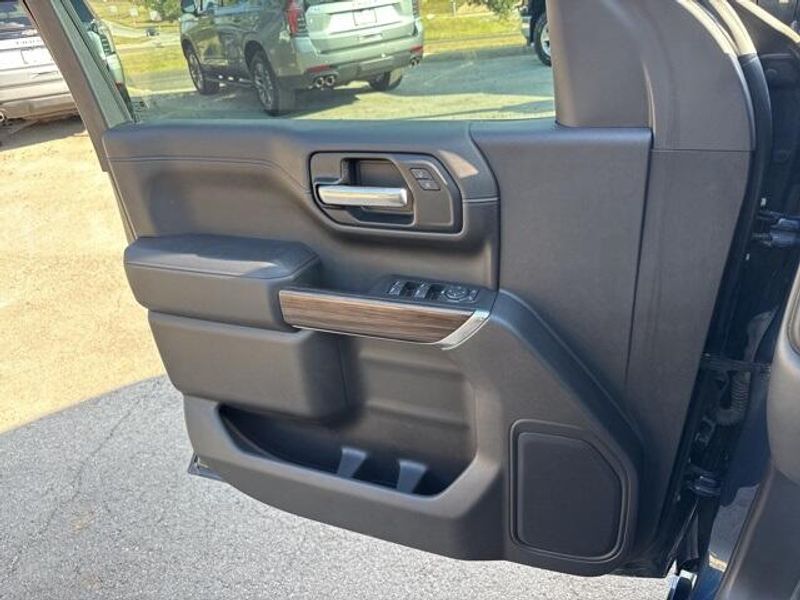 2021 Chevrolet Silverado 1500 LT photo 18