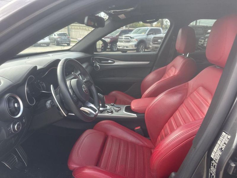 Used 2022 Alfa Romeo Stelvio VeloceImage 9