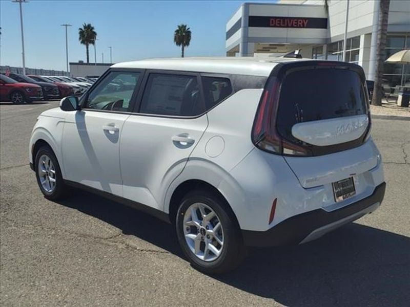 2025 Kia Soul LXImage 4