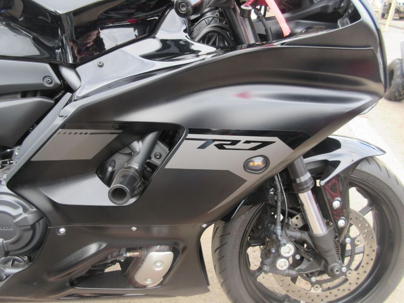 USED 2025 YAMAHA YZF-R7 CA Image 4