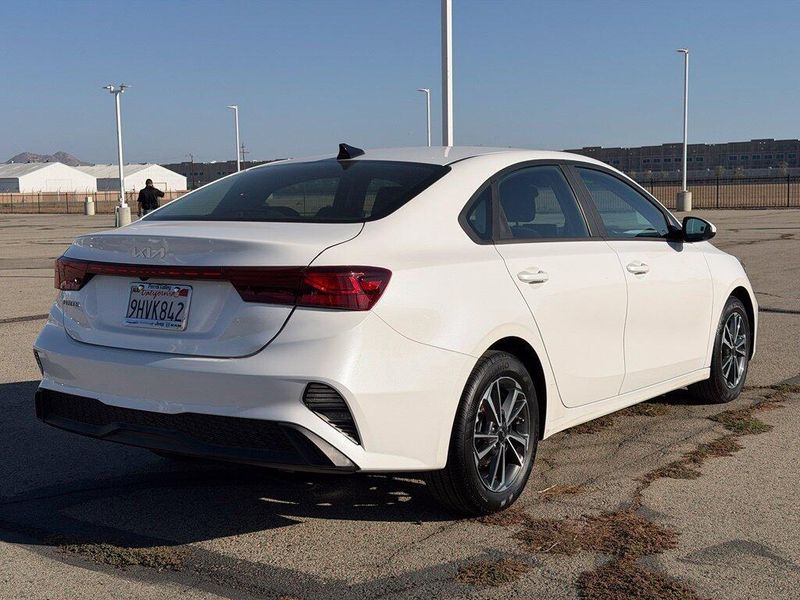 Used 2023 Kia Forte LXSImage 7