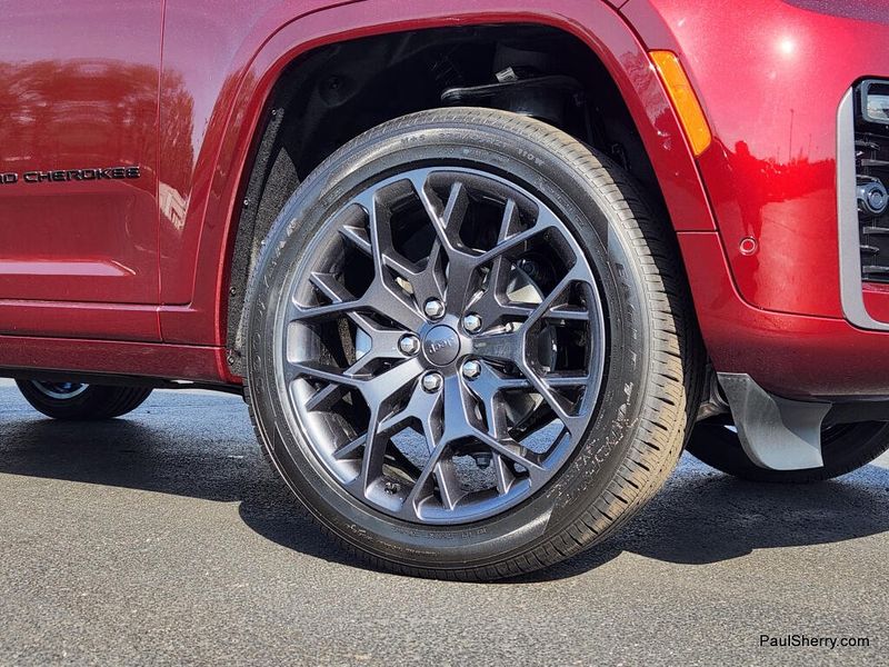 New 2026 Jeep Grand Cherokee Summit 4x4