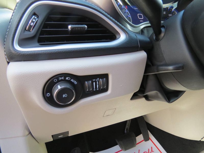 2026 Chrysler Voyager LX photo 12