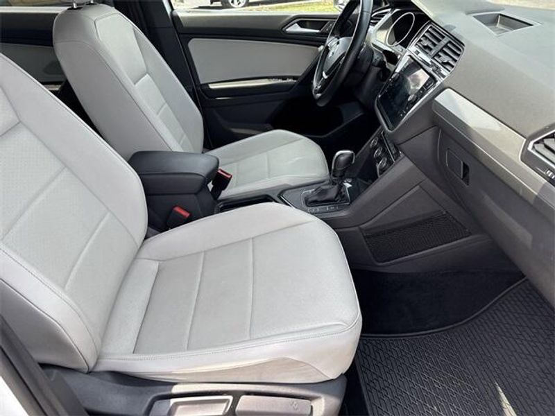 2021 Volkswagen Tiguan 2.0T SE R-Line BlackImage 12