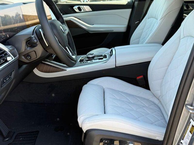 New 2026 BMW X7 xDrive40iImage 17