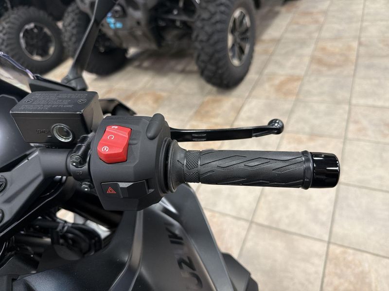 New 2027 Suzuki GSX-8R Image 24