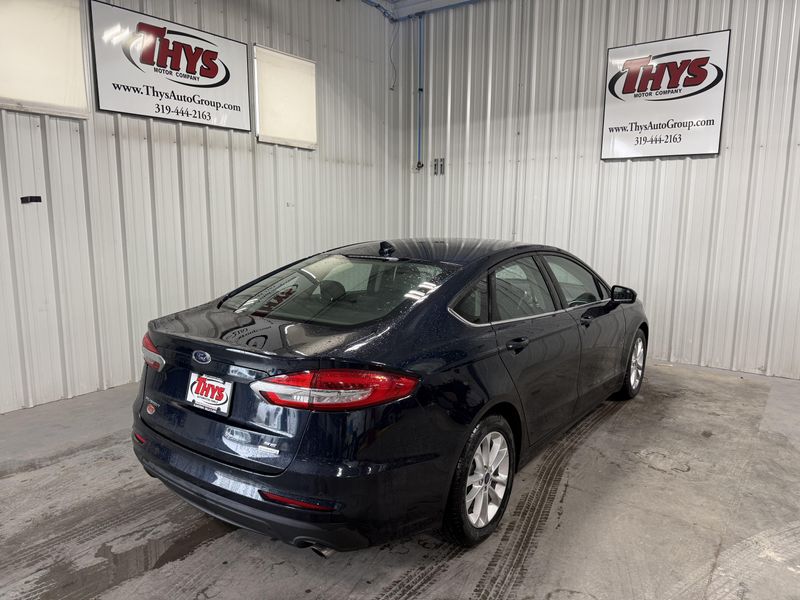 Used 2020 Ford Fusion SEImage 3