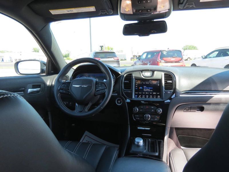 Used 2018 Chrysler 300 S AWD 4dr SedanImage 11