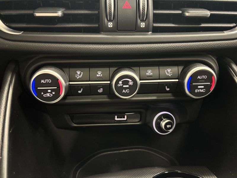 New 2025 Alfa Romeo Giulia Intensa AwdImage 14