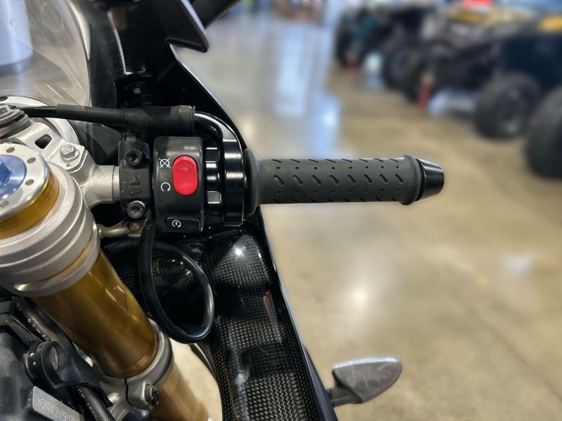2017 Triumph DAYTONA 675 R Image 17