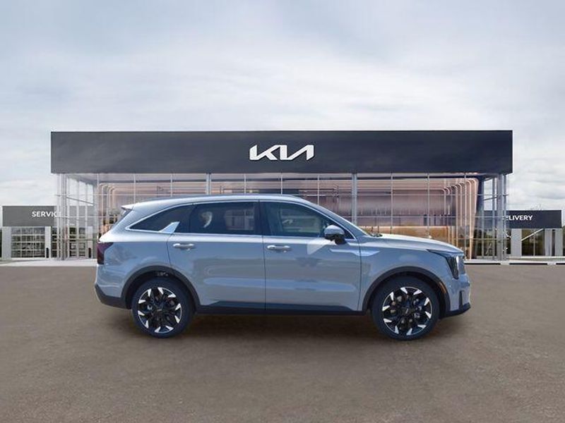 New 2026 Kia Sorento SXImage 2