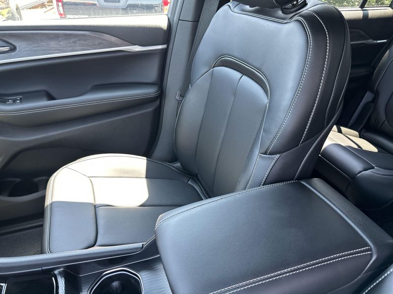 New 2025 Jeep Grand Cherokee L Limited 4x4Image 31
