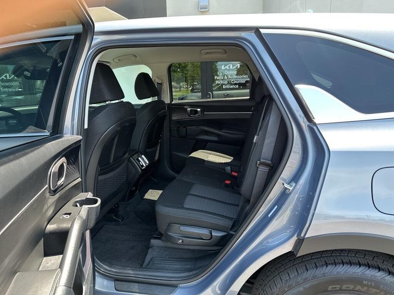 2025 Kia Sorento LXImage 21