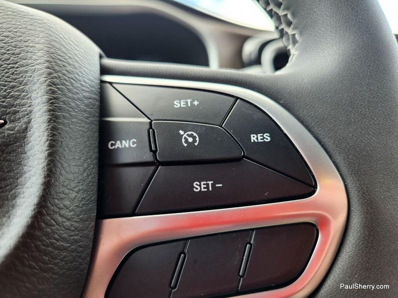 Used 2022 Chrysler Voyager LXImage 40