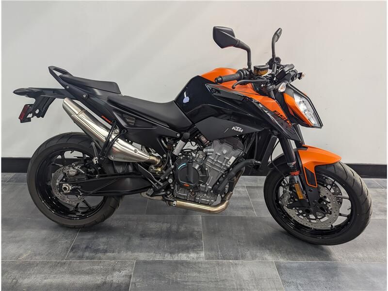 2022 KTM 890 DUKE Image 2