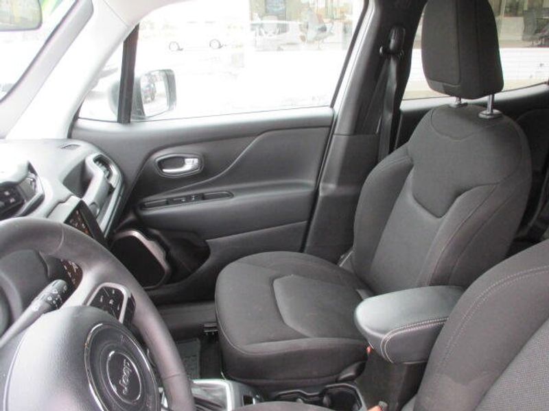 Used 2023 Jeep Renegade LatitudeImage 20