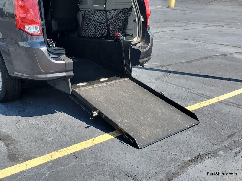 Used 2020 Dodge Grand Caravan SEImage 19