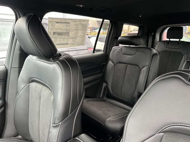 New 2025 Jeep Grand Cherokee L Altitude X 4x4Image 27