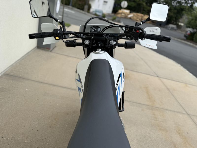 2026 Suzuki DR 650SImage 6