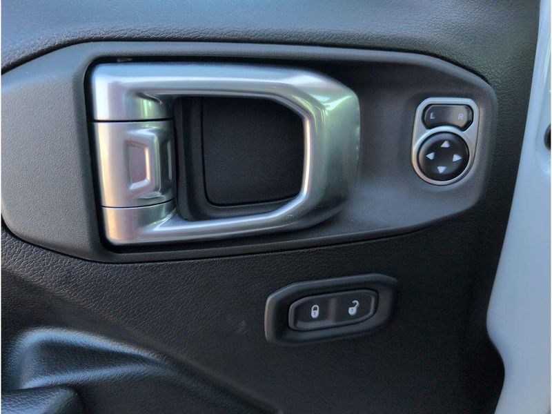 Used 2024 Jeep Wrangler WillysImage 12