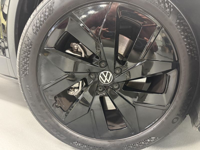 Used 2025 Volkswagen ID.4 Pro S Plus AWD Black EditionImage 31