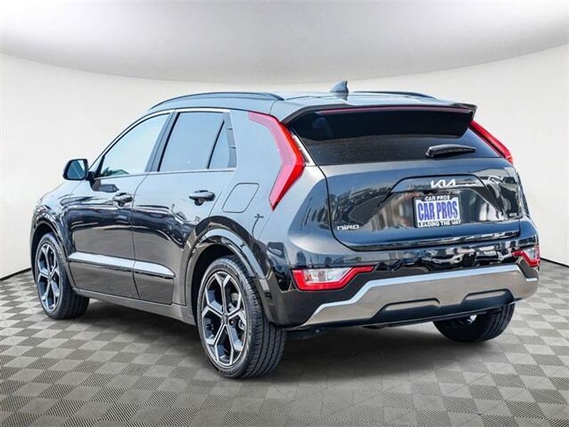 Used 2024 Kia Niro EX TouringImage 6