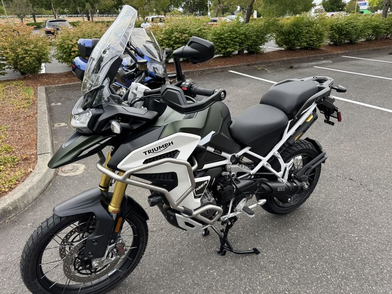 2025 Triumph Tiger 1200 Rally Explorer - MATTE KHAKI