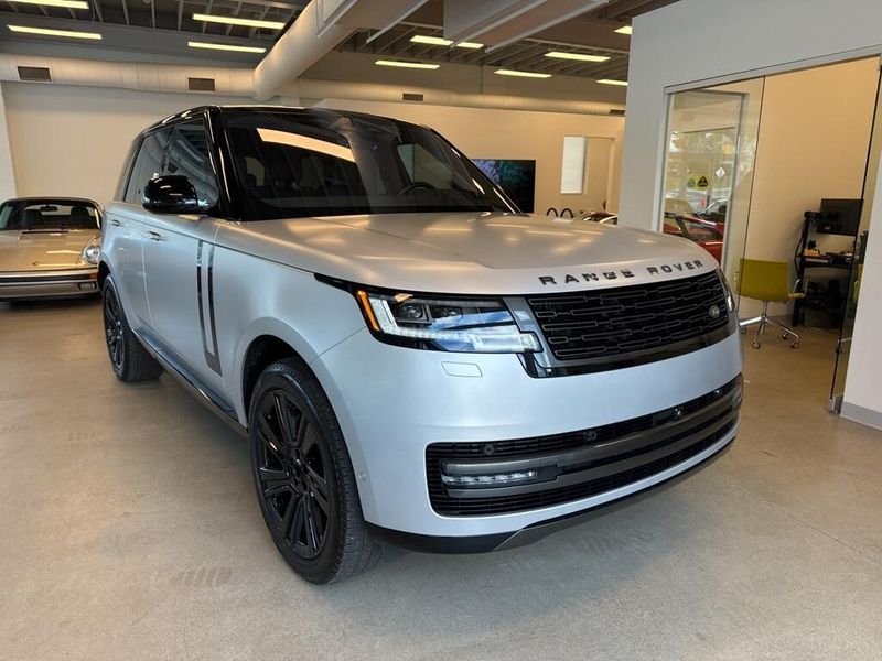 2023 Land Rover Range Rover SEImage 2