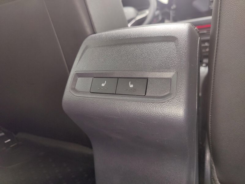 Used 2025 Volkswagen Jetta SEL w/Sunroof & NavImage 18