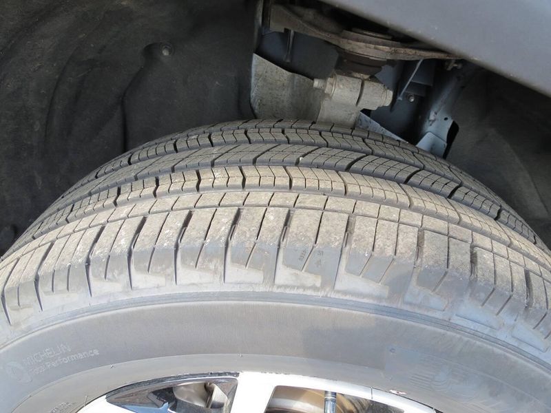 Used 2024 Jeep Grand Cherokee Limited 4x4 4dr SUVImage 4