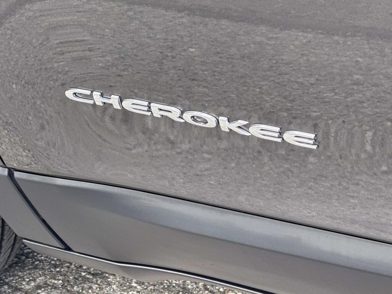 Used 2019 Jeep Cherokee Latitude Plus FWD